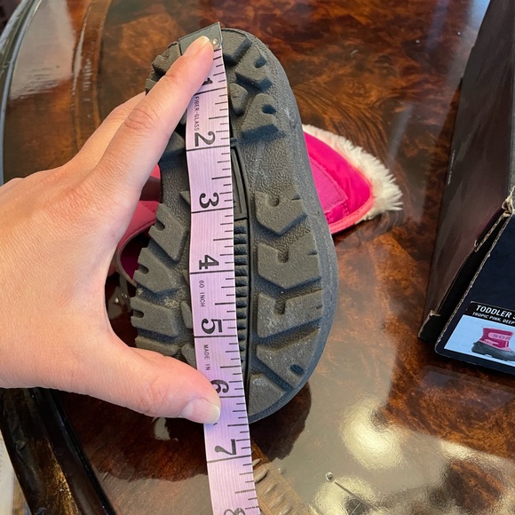 Girls Sorel boots. - Picture 2 of 4